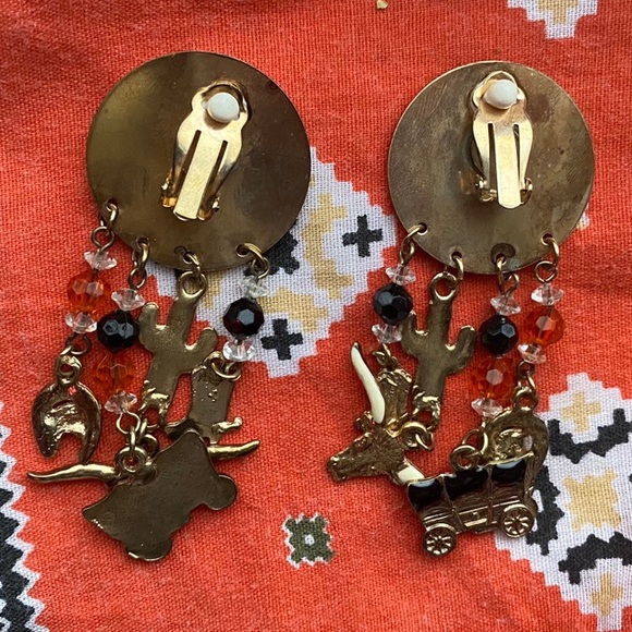 vintage AMERICAN WILD WEST clip on earrings - Picture 4 of 4